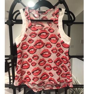 Mesh tank top with lip print